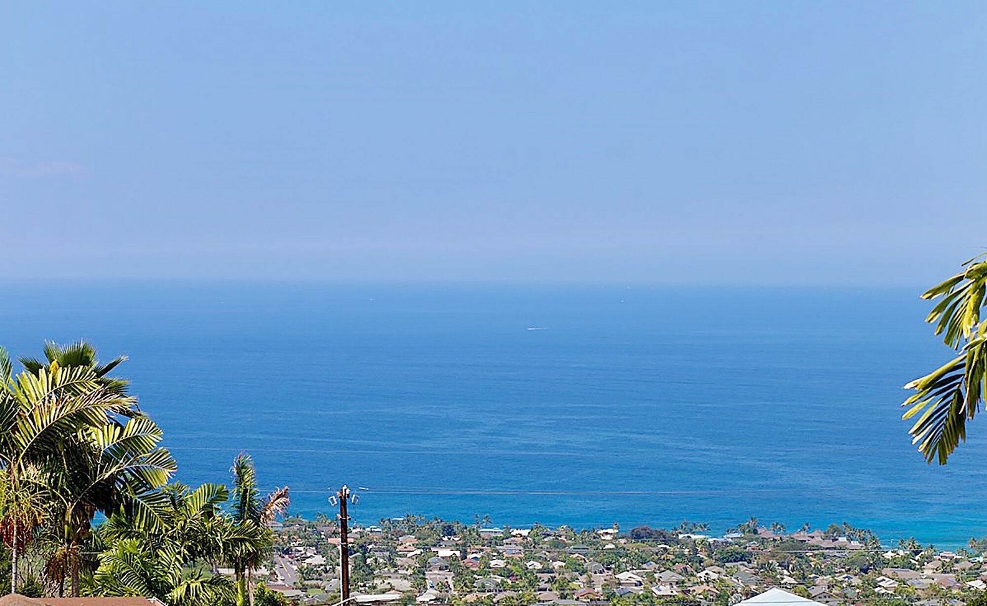 Beach nearby, sun loungers, beach towels