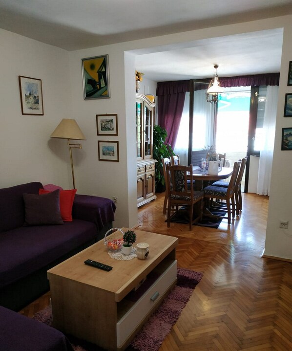 Apartment (Two bedroom apartment) | Wohnzimmer