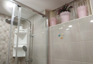 Apartamento (Two bedroom apartment) | Baño | Ducha y toallas