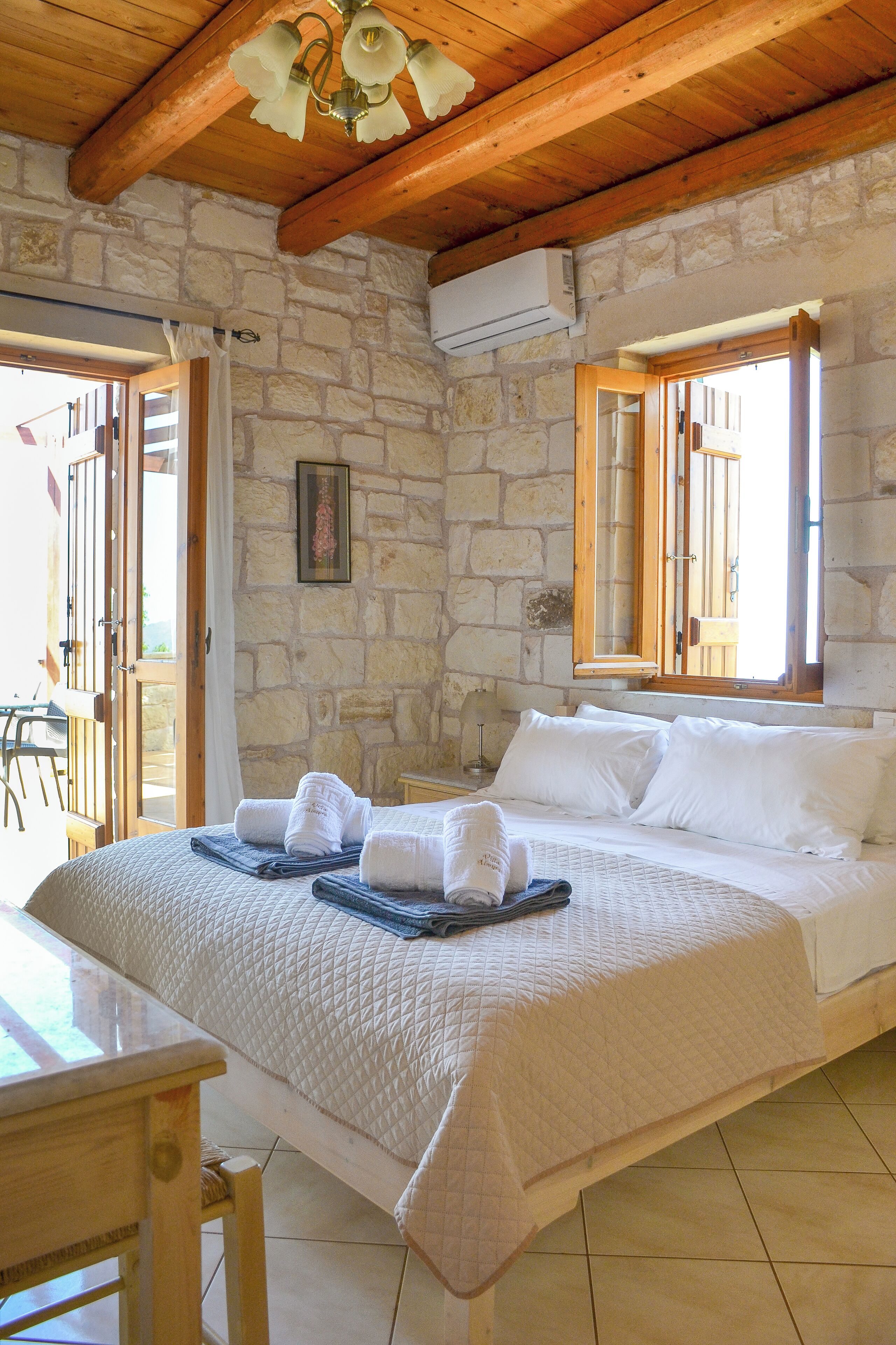 3 bedrooms, in-room safe, iron/ironing board, free WiFi