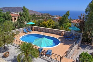 Outdoor pool - Villa Almyros, Luxury villa, sea view, private pool, outdoor kitchen/living (Kefalas)