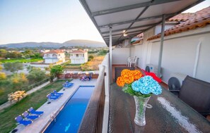 Outdoor dining - Brunswick Private Villa complex (Laganas, Zakynthos)
