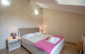 13 habitaciones, tabla de planchar con plancha y wifi gratis 