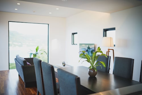 客室内のダイニングエリア