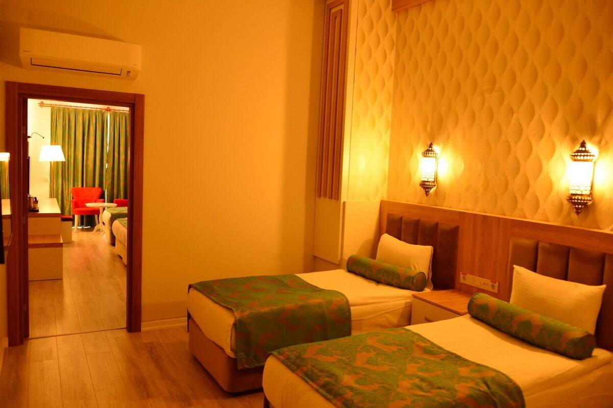Frigobar, quartos à prova de som, Wi-Fi (sobretaxa), roupa de cama