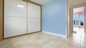 Kamar Basic, 4 kamar tidur (Agiori)