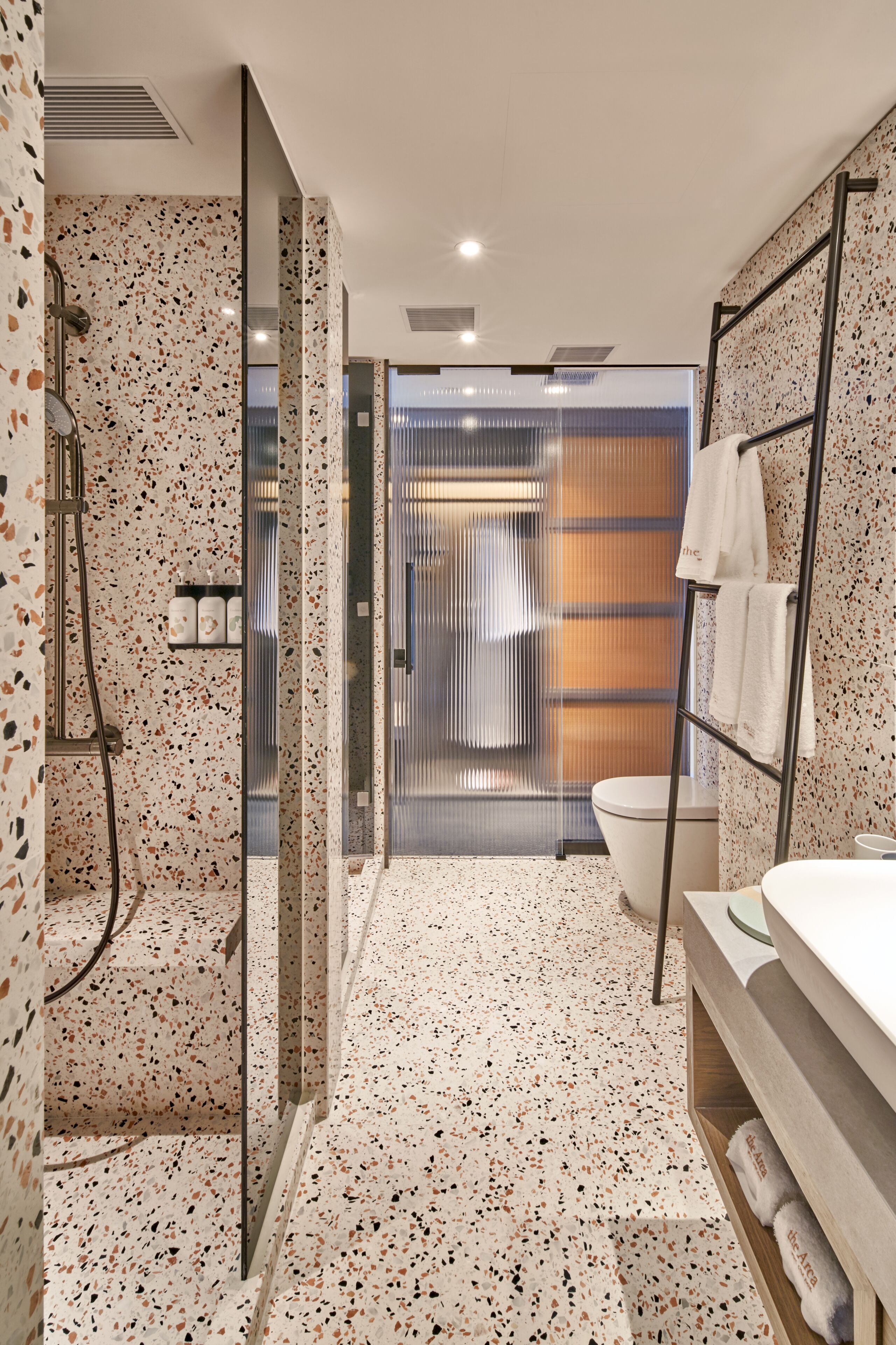 city buddies | bathroom | free toiletries, hair dryer, bathrobes, slippers