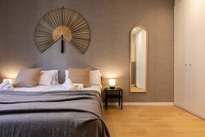 Iron/ironing board, free WiFi, bed sheets - CASA TAMARIT DUPLEX (Barcelona)