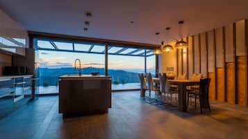 Vila Keluarga, beberapa kamar, lemari es & microwave (Luxury Villa Eva Pool Whirlpool &) | Interior