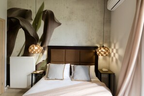 5 bedrooms, in-room safe, iron/ironing board, free WiFi