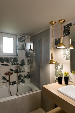 Bathtub, hair dryer, towels, soap - Panoramic Sea Views, Pool, Garden, BBQ, TableTennis, Playground, Hammock (Chania)