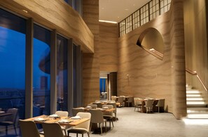 5 restaurants; breakfast, lunch, dinner and brunch served  - Guangzhou Xanadu Hotel, Vignette Collection by IHG (Guangzhou)