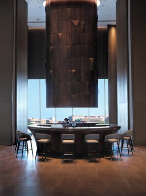 Lobby lounge, poolside views, open daily - Guangzhou Xanadu Hotel, Vignette Collection by IHG (Guangzhou)