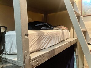 Standard Shared Dormitory, Women only, Club lounge access, City View | Blackout curtains, soundproofing, free WiFi, bed sheets - Artist Housing - Hostel (Los Angeles)