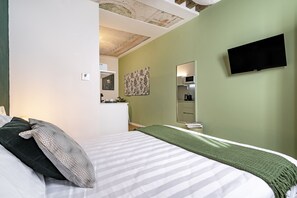 1 slaapkamer, een strijkplank/strijkijzer, reisbedje, gratis wifi