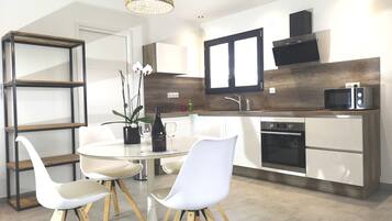 Réfrigérateur, four, plaque de cuisson, lave-vaisselle