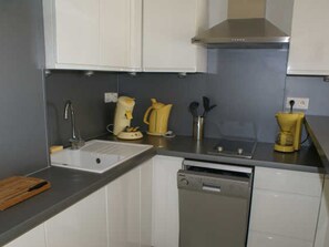 Kühlschrank, Mikrowelle, Ofen, Geschirrspüler