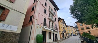 GRAYNITE-OLD VILLAGE Apartment