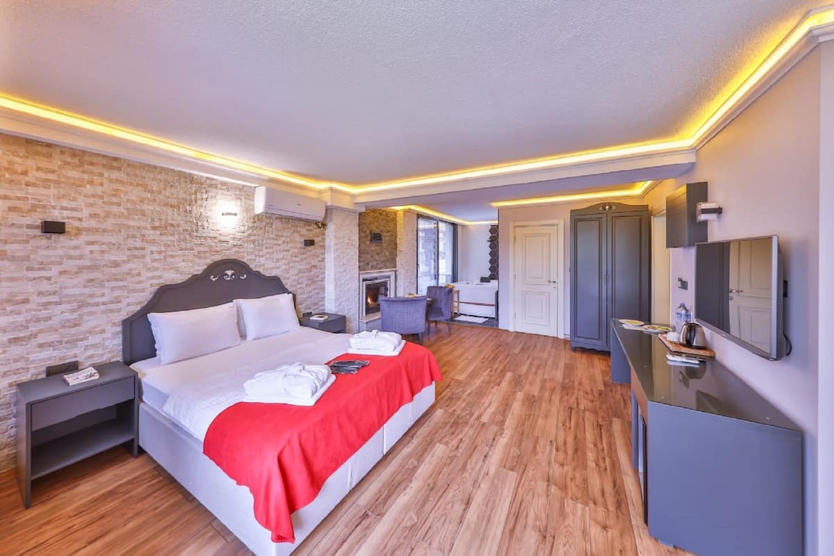 HEBE | Luxe beddengoed, een minibar, individueel gedecoreerd