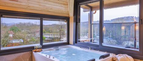 PANDORA | Jetted tub