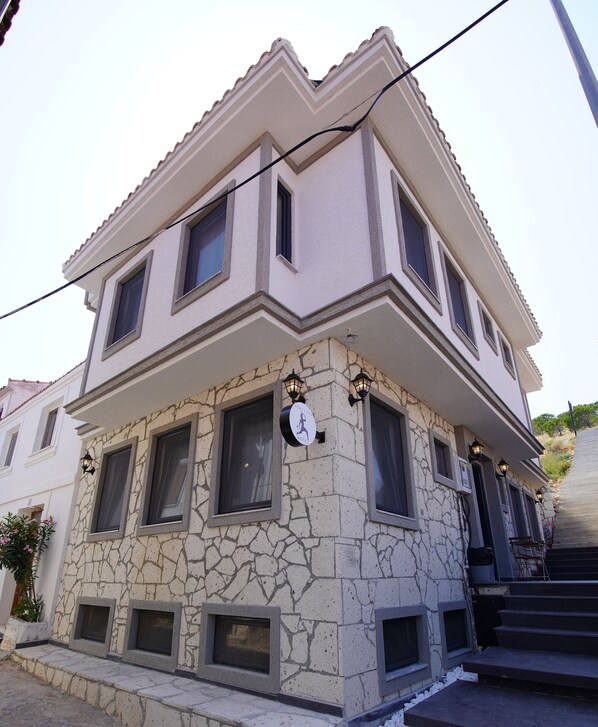 Front of property - Achilles Otel (Bozcaada)