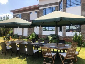 Outdoor dining - ViVa Gardens (Gatundu)