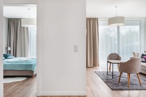 1 多间卧室、熨斗/熨衣板、WiFi、床单