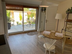 Dining - New apartment, self-contained 2 Adults AB 2060544  (Caromb)