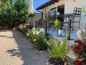 A patio area with outdoor furniture, a pergola, and various plants. - New apartment, self-catering, 2 adults AB 2060544 (Caromb)