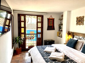 3 habitaciones, tabla de planchar con plancha, internet y ropa de cama 