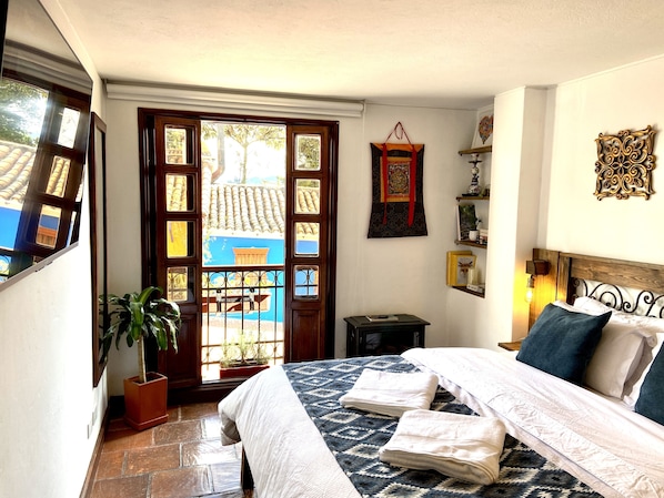 3 bedrooms, iron/ironing board, internet, bed sheets
