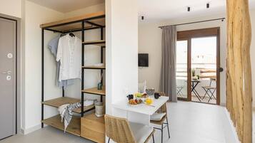 1 camera, ferro/asse da stiro, culle/letti per bambini (gratuiti)