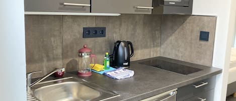 Double Room, Private Bathroom (Leutnant) | Shared kitchen