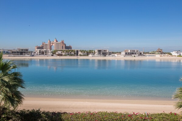 Beach/ocean view - Maison Privee - Prvt Pool & Beach in Luxury Palm Jumeirah Villa (Dubai)