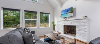 Cozy Chalet in Ocean Shores located within steps from the beach