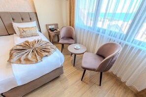 Deluxe Double or Twin Room with Sea View | Living area | Flat-screen TV - Sultan Hamit Hotel (Istanbul)