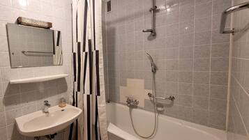 LĂ€genhet - privat badrum (Zimmer 15) | Badrum