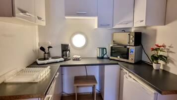 Apartment, Private Bathroom (Zimmer 15) | Private kitchen