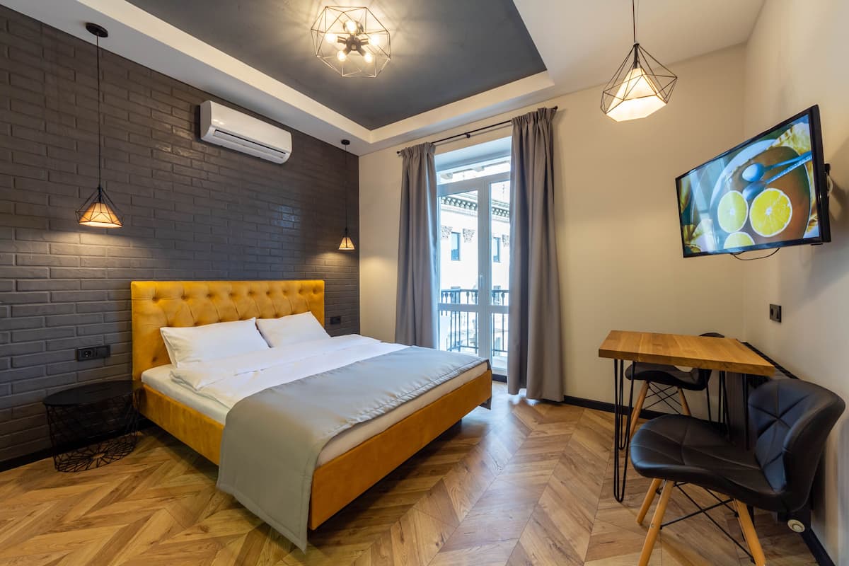 Deluxe Studio | 1 bedroom, desk, laptop workspace, iron/ironing board