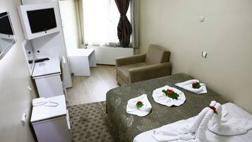 Basic Room | Desk, laptop workspace, bed sheets