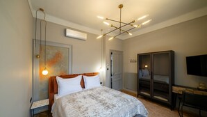 Standard Room | Egyptian cotton sheets, premium bedding, desk, WiFi (free) - Nest  (Gyor)