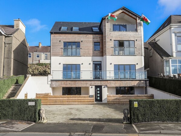Exterior - Bryn Min Manton Apartment (Caernarfon)