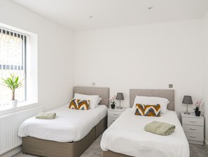 Cottage | 2 bedrooms, individually decorated, individually furnished - Bryn Min Manton Apartment (Caernarfon)