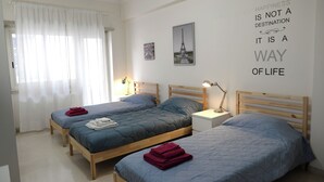 Room - Room-emilio Home Triple Room in our Cozy (Rome)