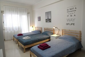 1 bedroom - Room-emilio Home Triple Room in our Cozy (Rome)