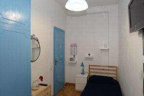 Shared Dormitory, 1 Bedroom, Accessible, Smoking - Room-single Room in Cozy and Comfortable (Rome)