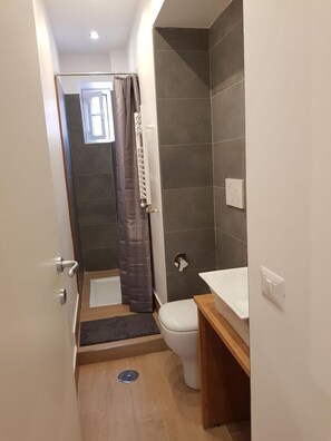 Bathroom - White Vatican - Deluxe Four Bedroom Apartment (Rome)
