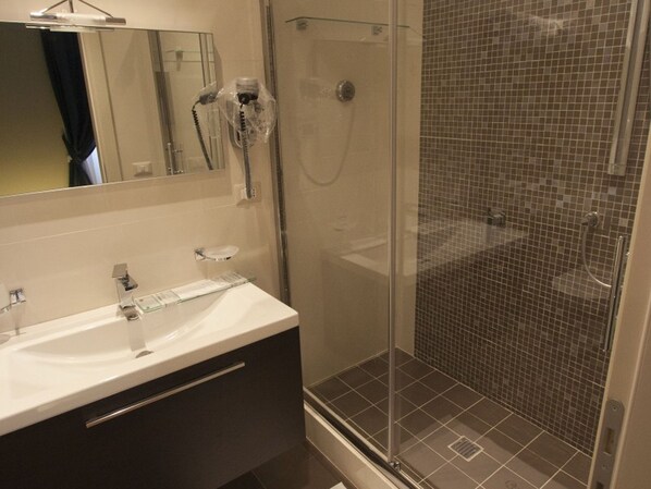 Bathroom - Rome Armony Suites - Superior Room (Rome)