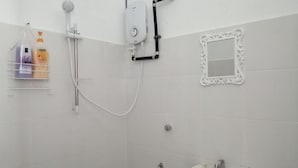 Bathroom - Comfortable Family Room for 4 People in Kuching With Ac - Amida Point Services (Kuching)