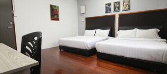 Comfortable Family Room for 4 People in Kuching With Ac - Amida Point Services